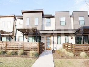 Building Photo - 916 Emerling Dr