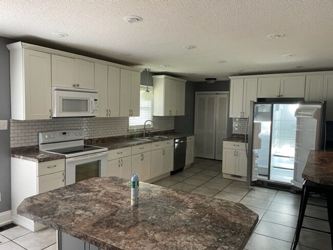 Building Photo - Coming Soon!