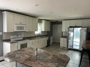 Building Photo - 782 Museum Rd