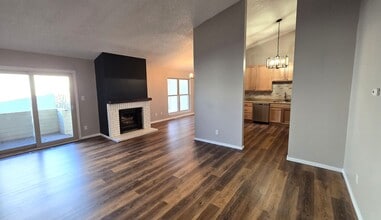 Building Photo - 1005 Santee Dr