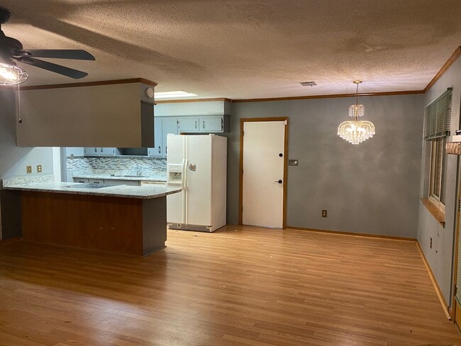 Building Photo - Four bedroom home convenient to bases & sh...