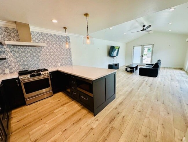 Building Photo - 15590 Palos Verdes Dr