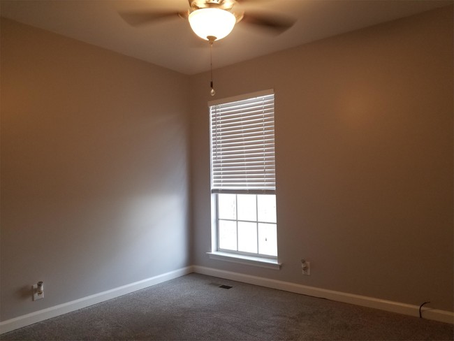 Building Photo - 3712 Belle Oaks Dr