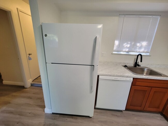 Building Photo - Newly Renovated 3bed/1.5bath Home in Ranch...