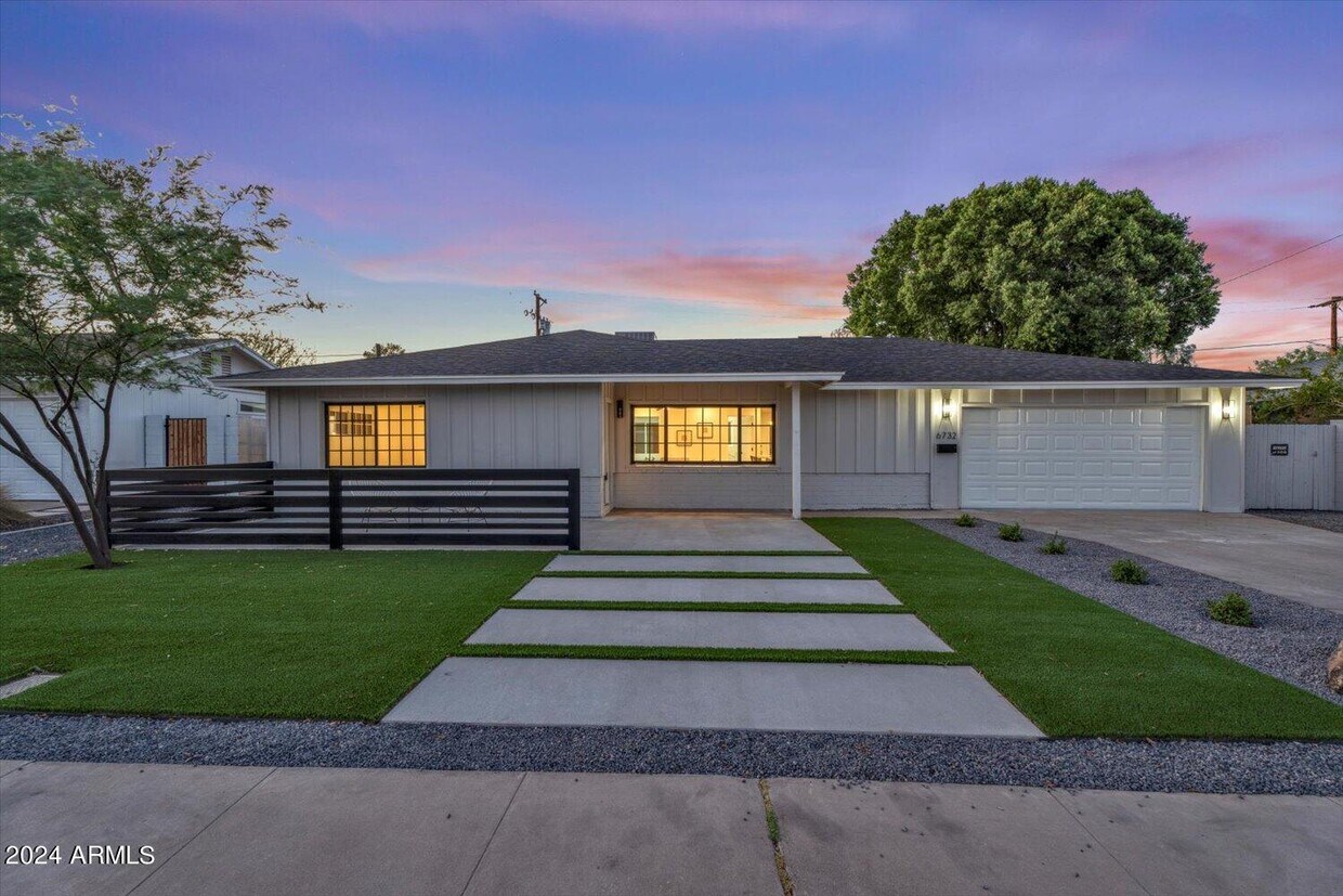 Foto principal - 6732 E Palm Ln