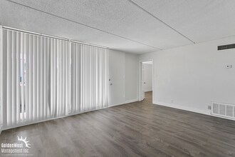 Building Photo - 910 E Marlette Ave