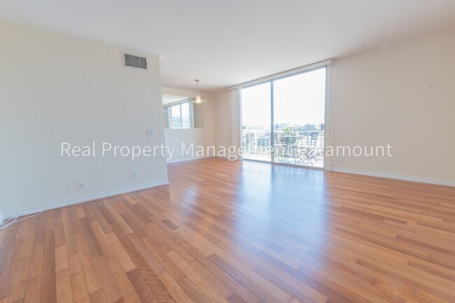 Foto del edificio - Beautiful One Bedroom Apartment in Los Ang...