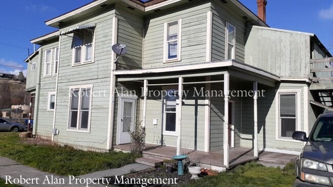 Building Photo - 104 SE 4th St