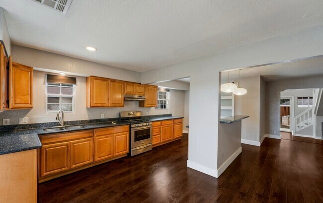 Foto del edificio - 5723 Bogart Dr