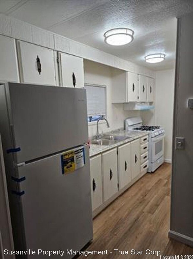 Building Photo - 1 br, 1 bath House - 691-325 Eagle Way