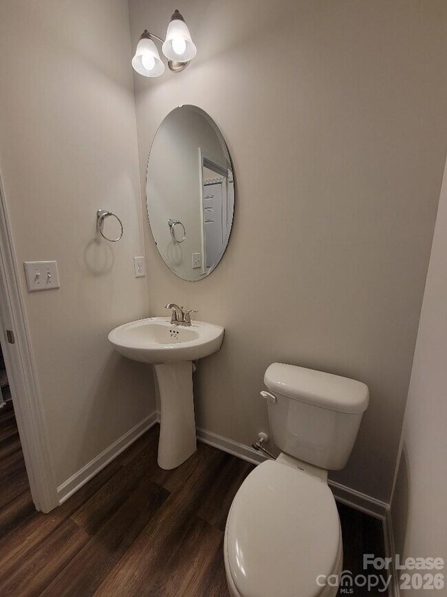 Foto del edificio - 6941 Calton Ln