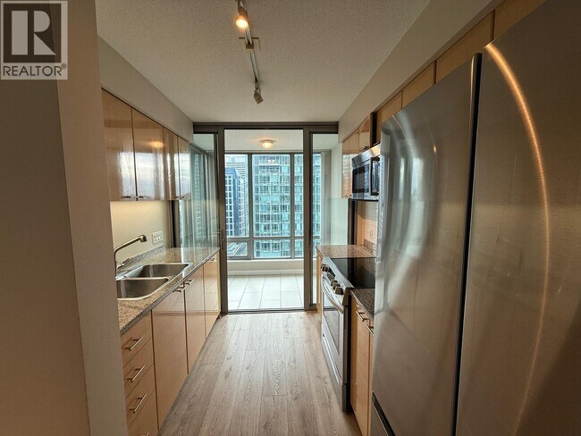 Photo du bâtiment - 1288 W Georgia St