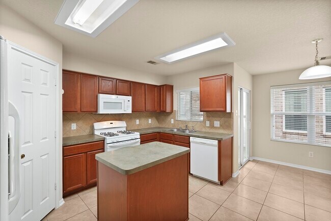 Foto del edificio - 29417 Forest Floor Ln