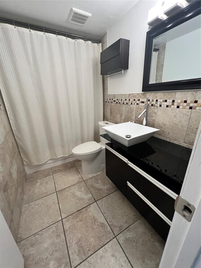 Foto del edificio - 2352 NW 37th Ave