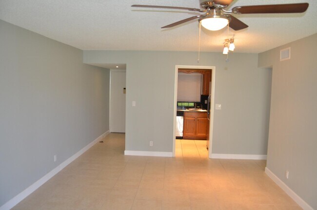 Building Photo - 10789 N Military Trl