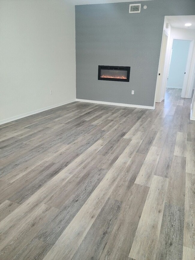 Building Photo - 10490 Chalmer St