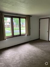 Building Photo - 182 Denrose Dr