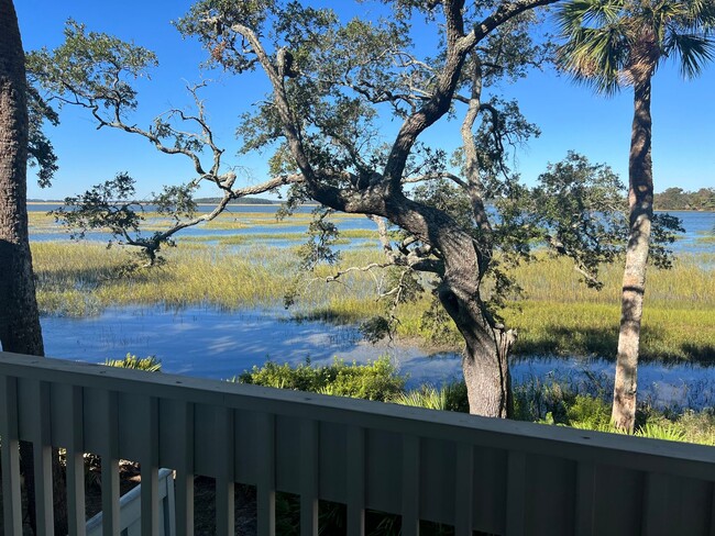 Foto del edificio - Stunning Views! Mariners Cove Townhouse