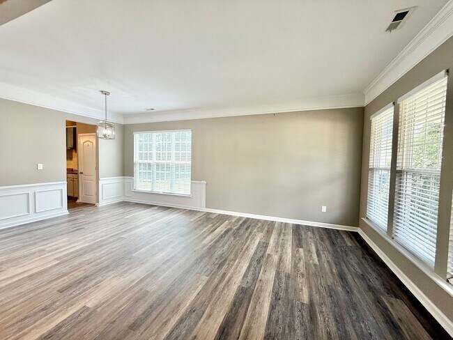 Foto del edificio - Newly Remodeled 4BD, 2.5BA Raleigh Home wi...