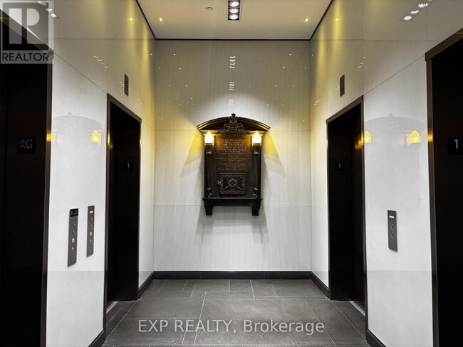 Building Photo - 426 University Ave
