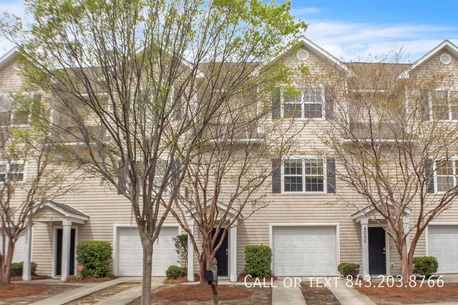 Foto principal - 4067 Babbitt St
