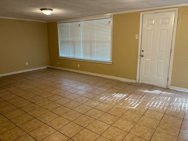 Building Photo - 1406 E Riviera Dr
