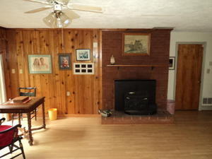 Foto del edificio - Roomy 3-Bedroom Home in Pantops with a 2 Car Garage and a Pool!