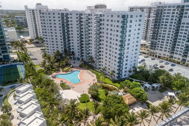 Foto del edificio - 3001 S Ocean Dr