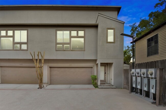 Photo - 241 N Lenox St Apartment