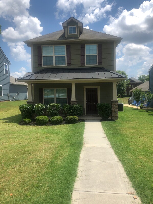 Primary Photo - 323 Carruth St