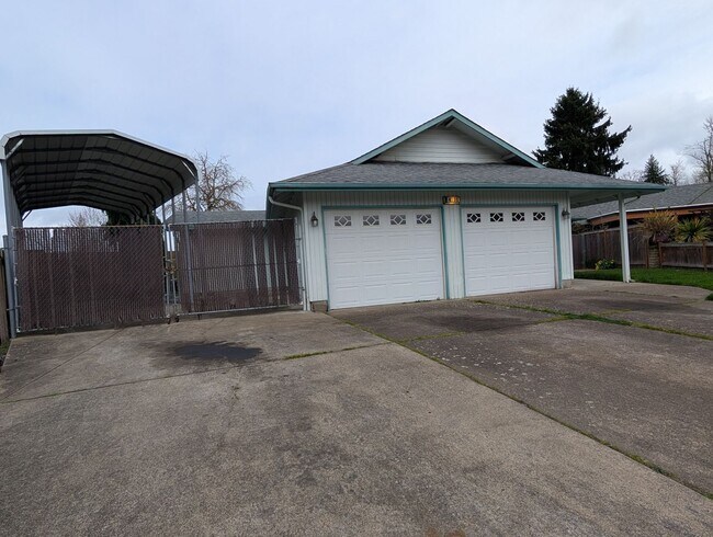 Foto del edificio - Great 4bed/2 bath home in west Eugene!