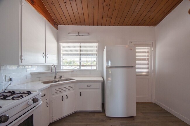 Foto del edificio - 6300 Coldwater Canyon Ave