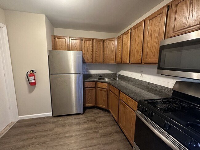 Building Photo - 2 bedroom, 1 bathroom