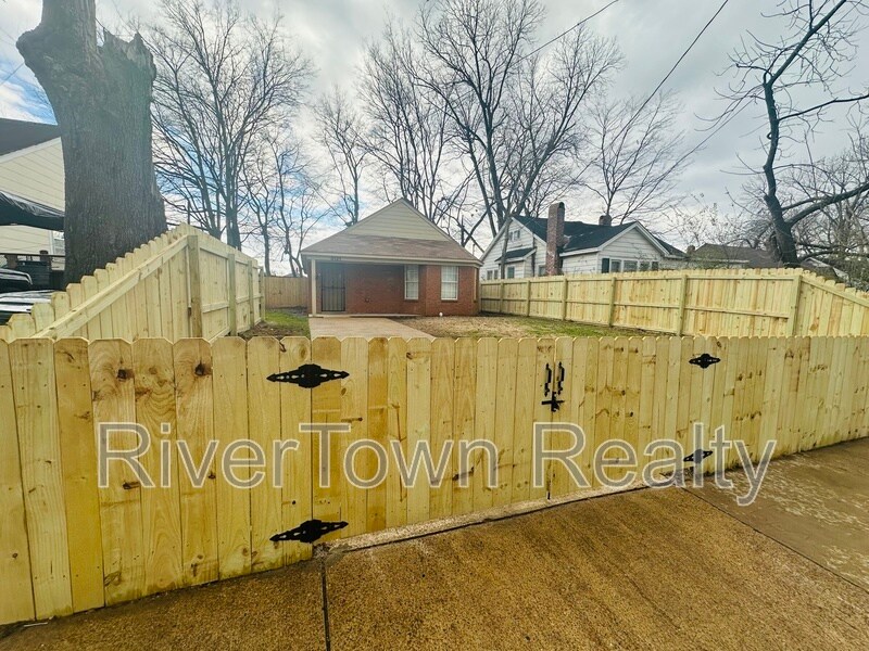 Photo - 3131 Faxon Ave