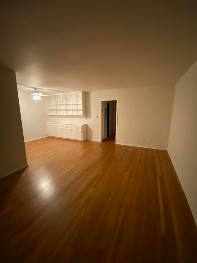 wide shot living/dining area - 8663 Chalmers Dr