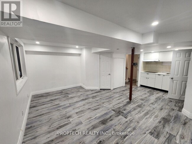 Building Photo - 733 John Cole Ct