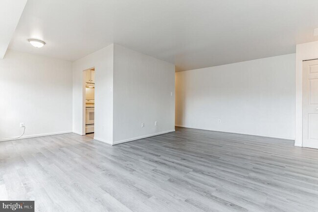 Foto del edificio - 7598 Gales Ct