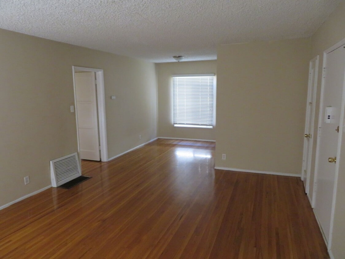 Building Photo - 5th &amp; Spazier