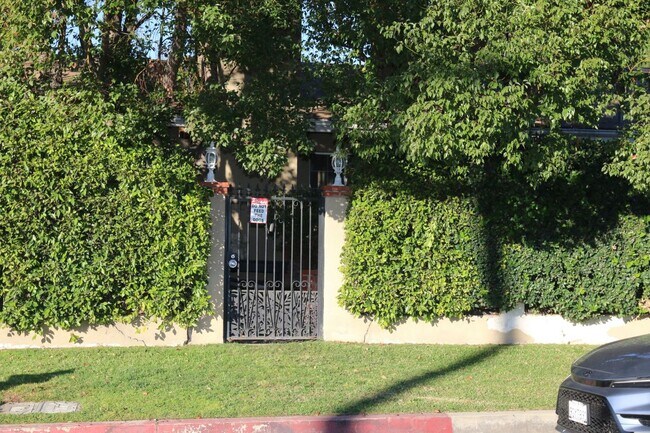 Foto del edificio - 12205 Oxnard St