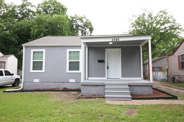 Primary Photo - 2 bed, 1 bath home in Oak Cliff