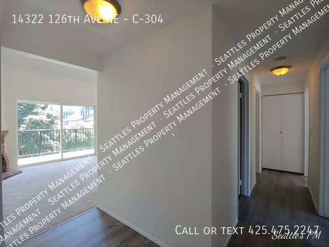 Foto del edificio - Top Floor 2 Bedroom Condo- with Vaulted Ce...