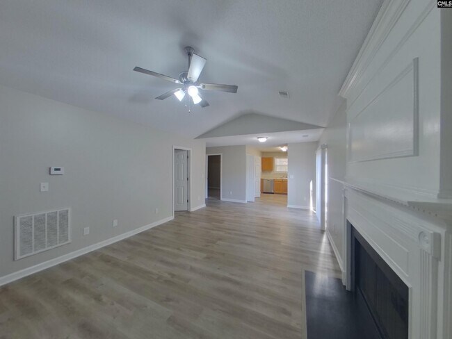 Building Photo - 562 Chisolm Way