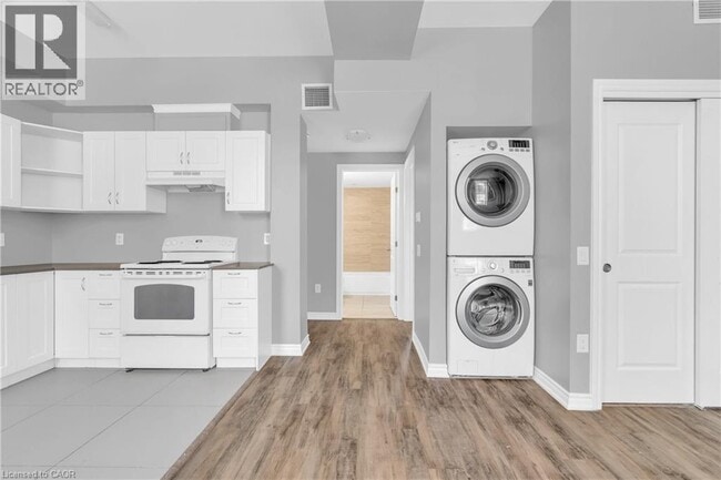 Building Photo - 58 Beverly St