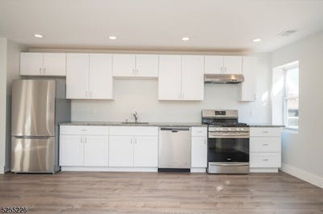 Foto del edificio - 726 Bloomfield Ave