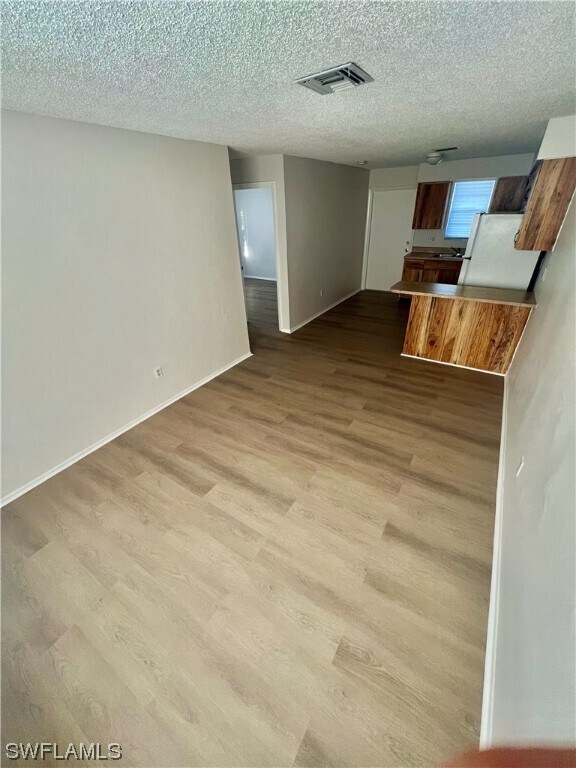 Foto del edificio - 1594 Cypress Dr