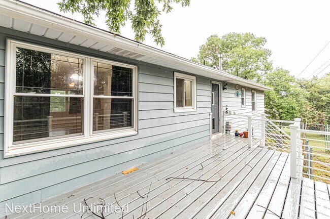 Building Photo - 4 br, 2.5 bath House - 727 Oakhill Dr