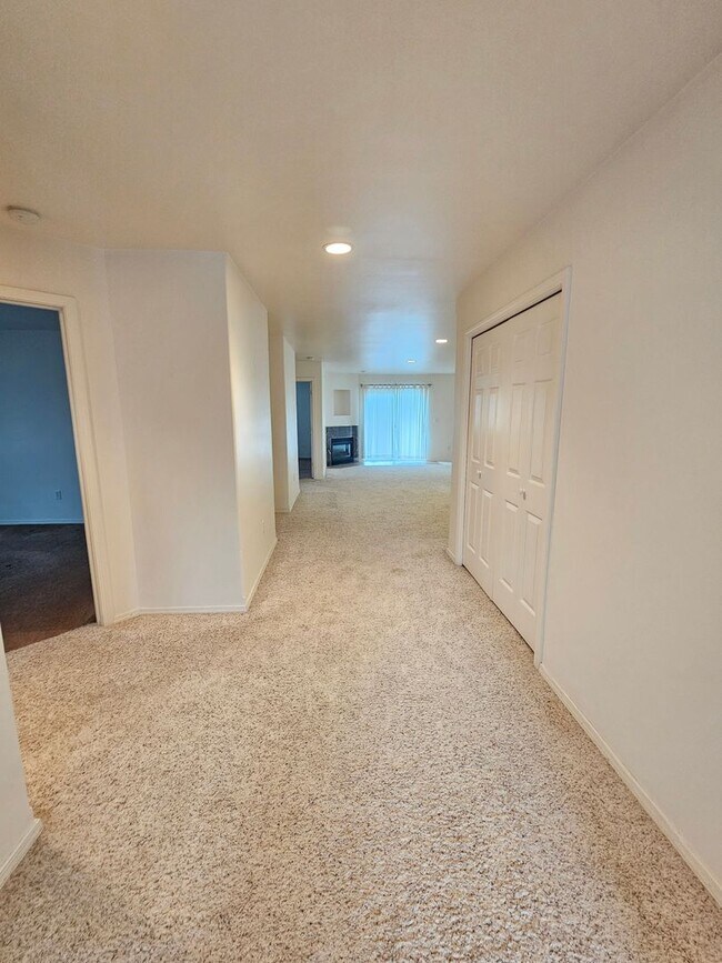 Building Photo - Duplex for rent