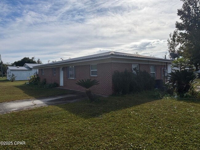 Building Photo - 2338 E 17th St