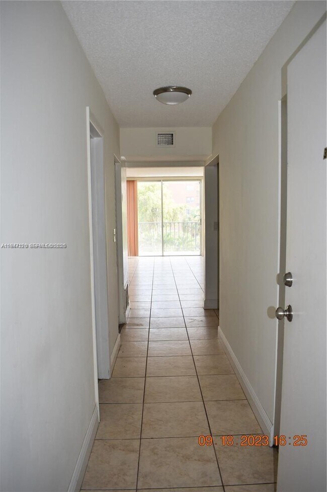 Foto del edificio - 1470 NE 125th Terrace