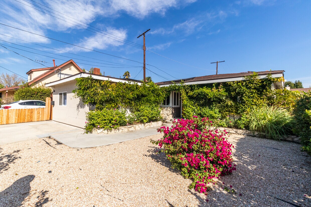Primary Photo - 7914 Goodland Ave